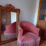 Pink velvet toad armchair