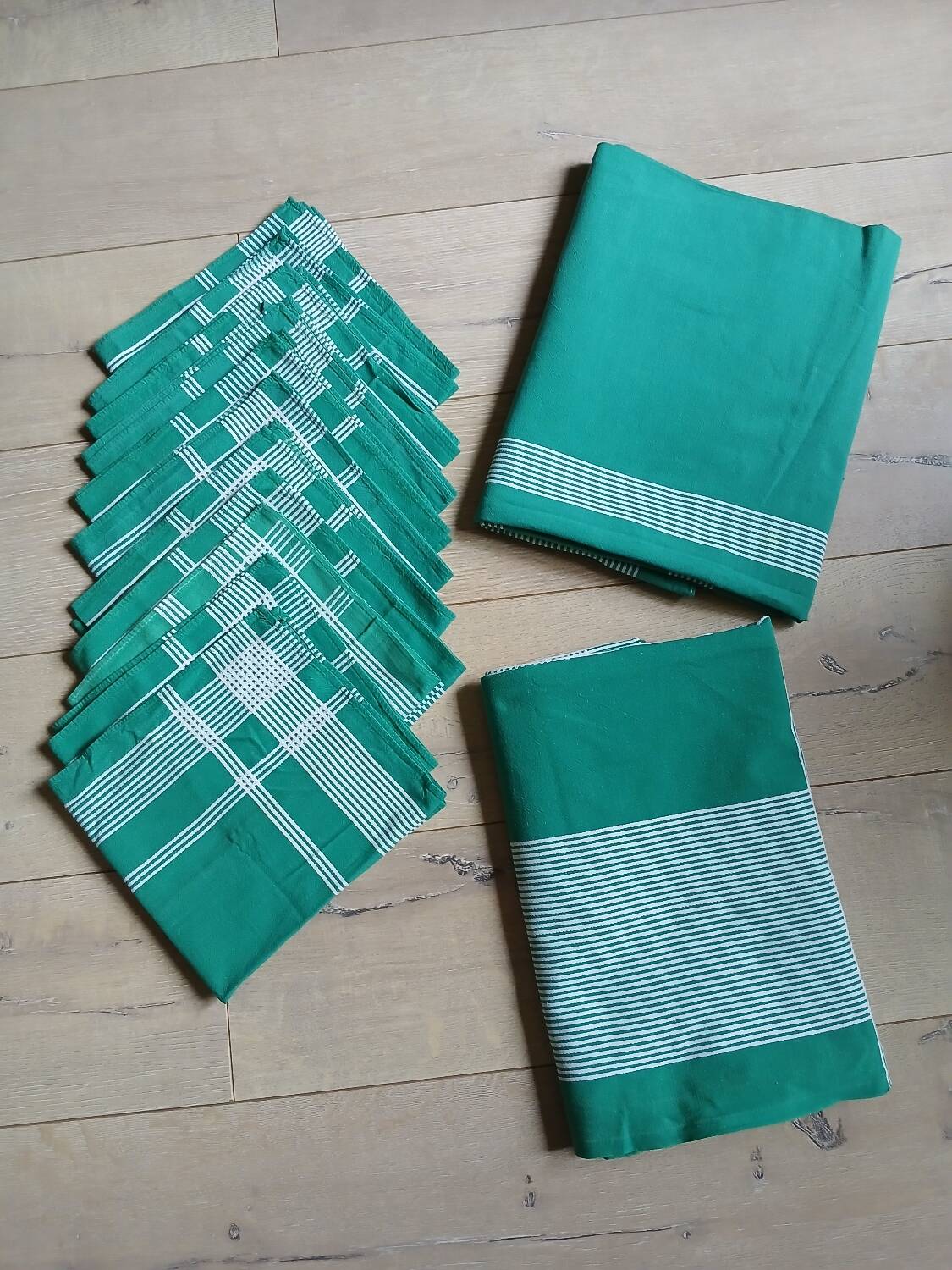2 nappes + 11 serviettes vintages