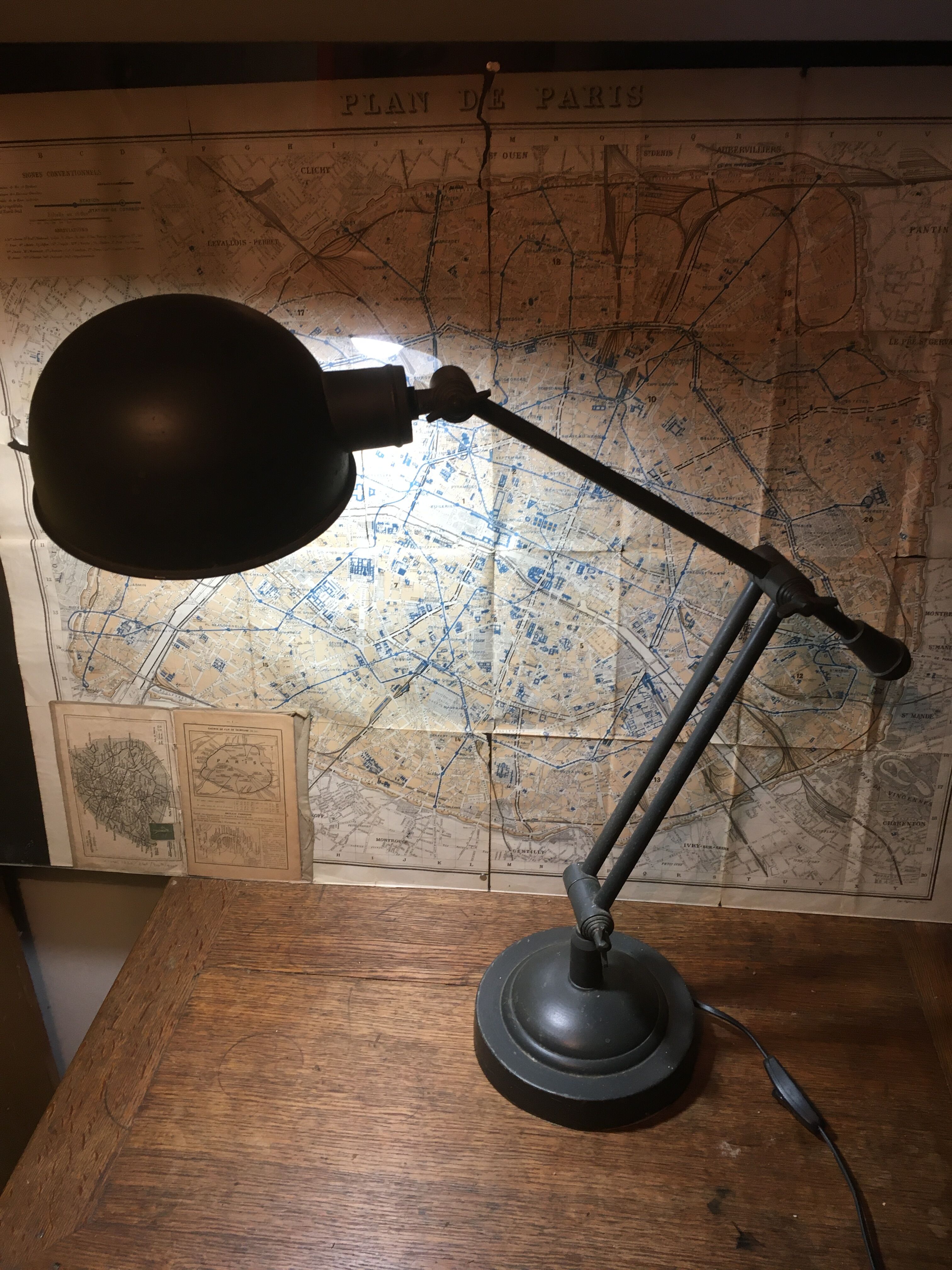 Industrial-style articulated metal desk lamp