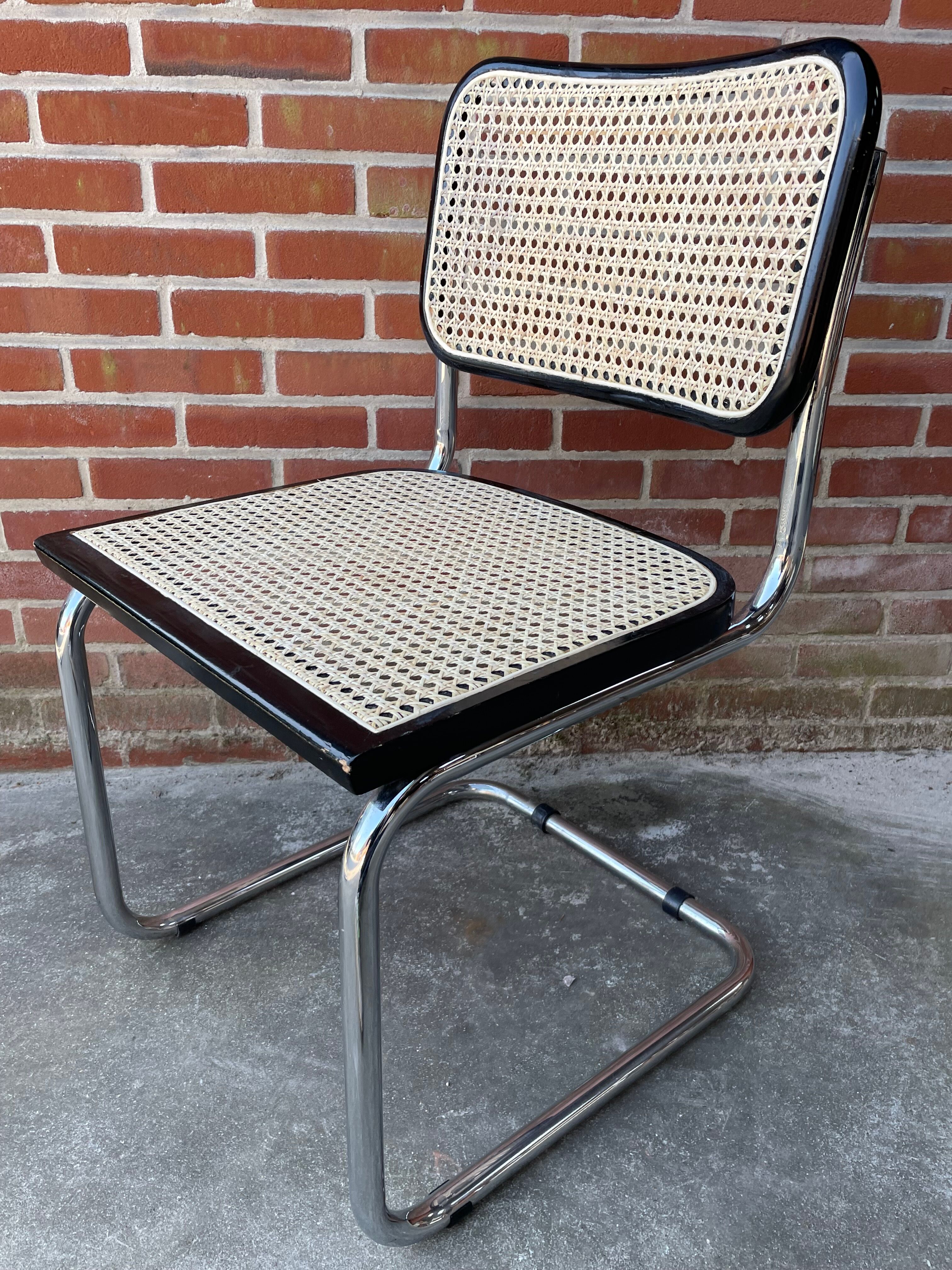 Ensemble de 4 chaises vintage modèle Cesca B32 en noir et chrome