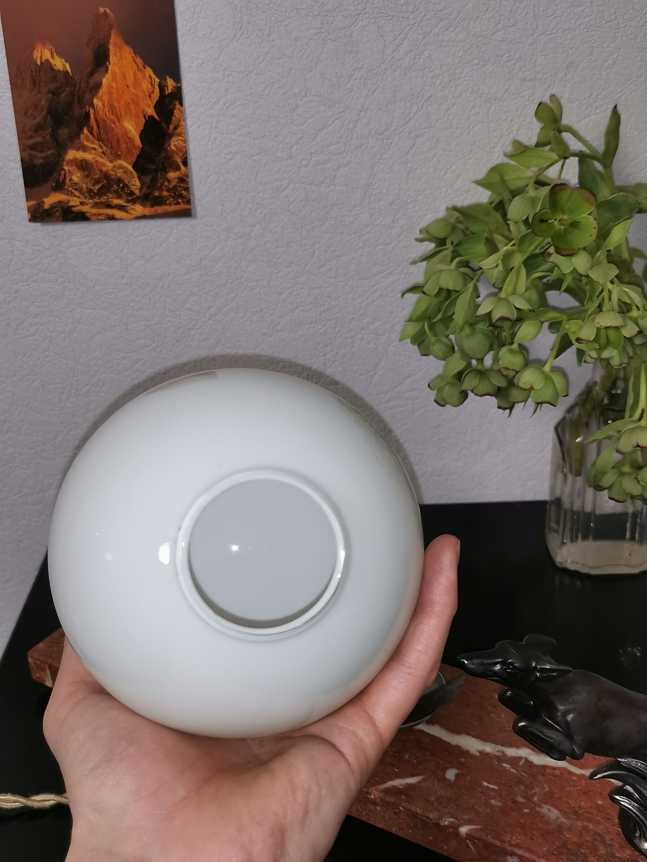 Art deco lamp, marble, globe, opaline and greyhounds in regulation, 1930