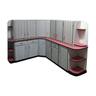 Corner kitchen in formica
