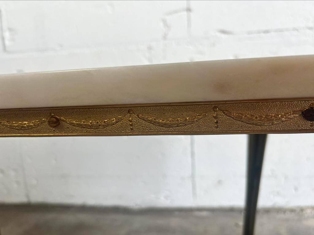 Table basse vintage en marbre et laiton