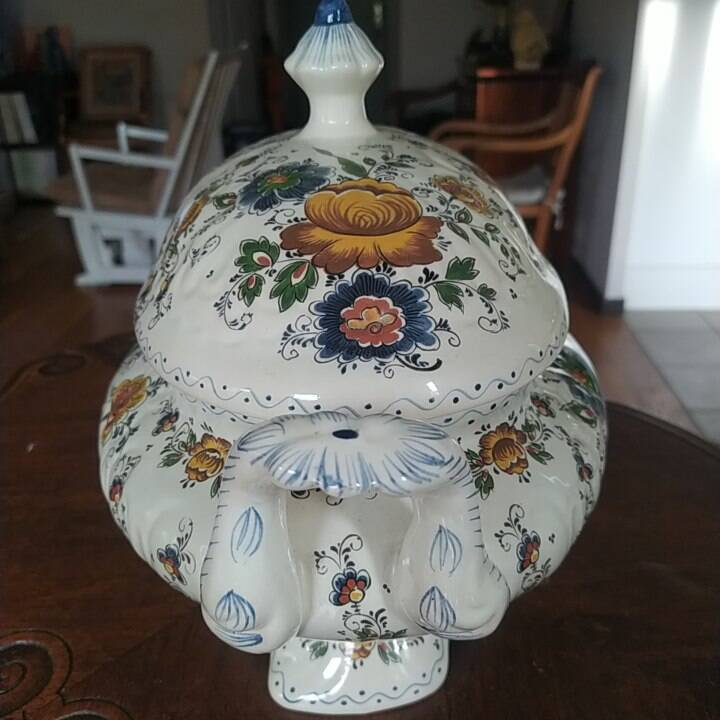 Soupière en faience Hubert Bequet signée