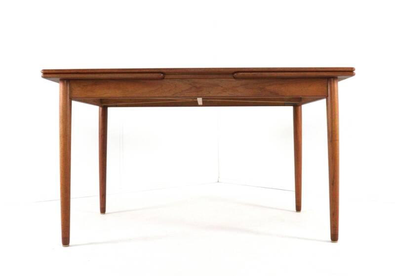 Rectangular extendable Danish dining table 'Flovt' in modern mid-century teak.