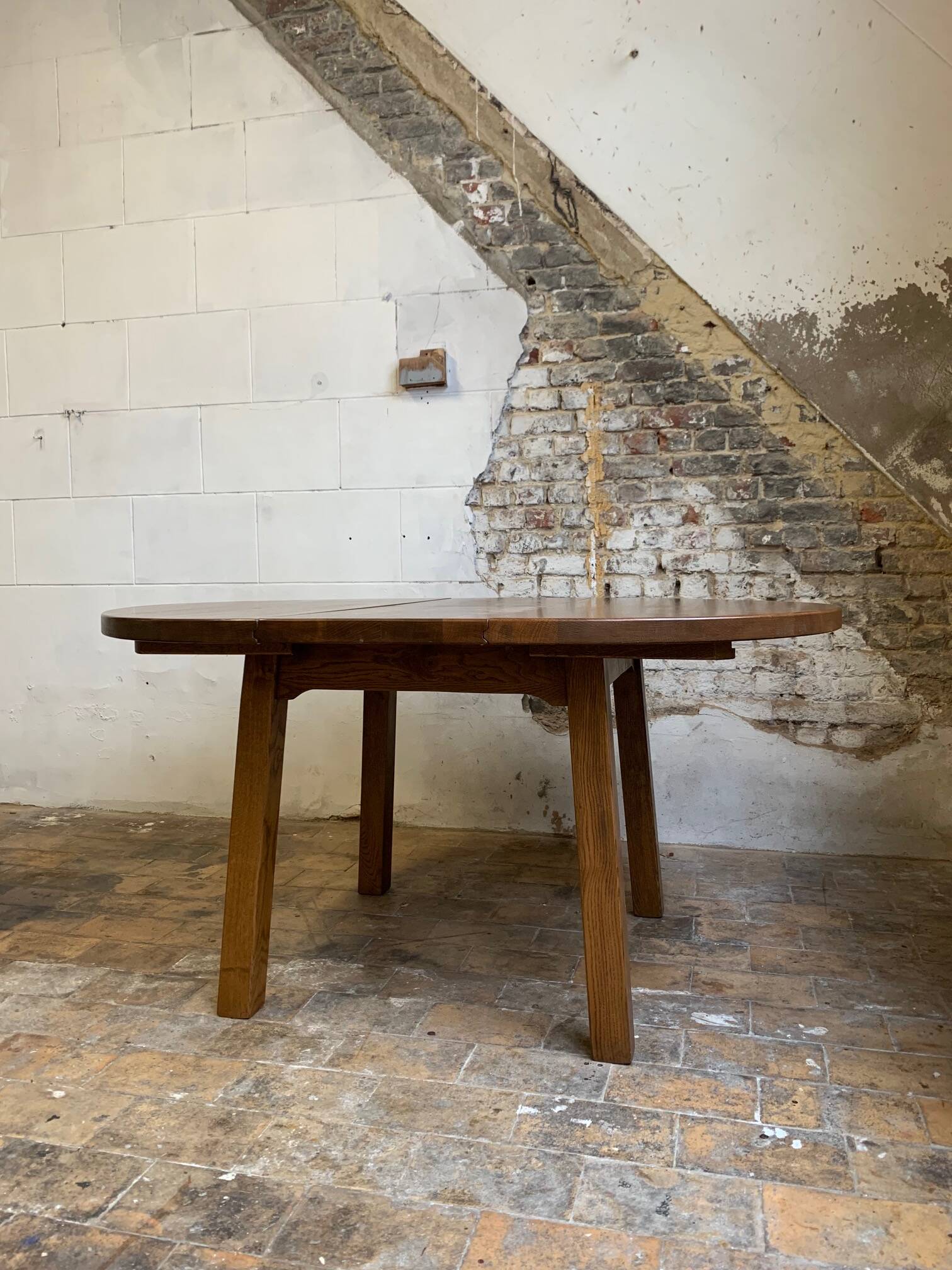 Table à manger extensible en chêne massif, des années 1950-60, style brutaliste