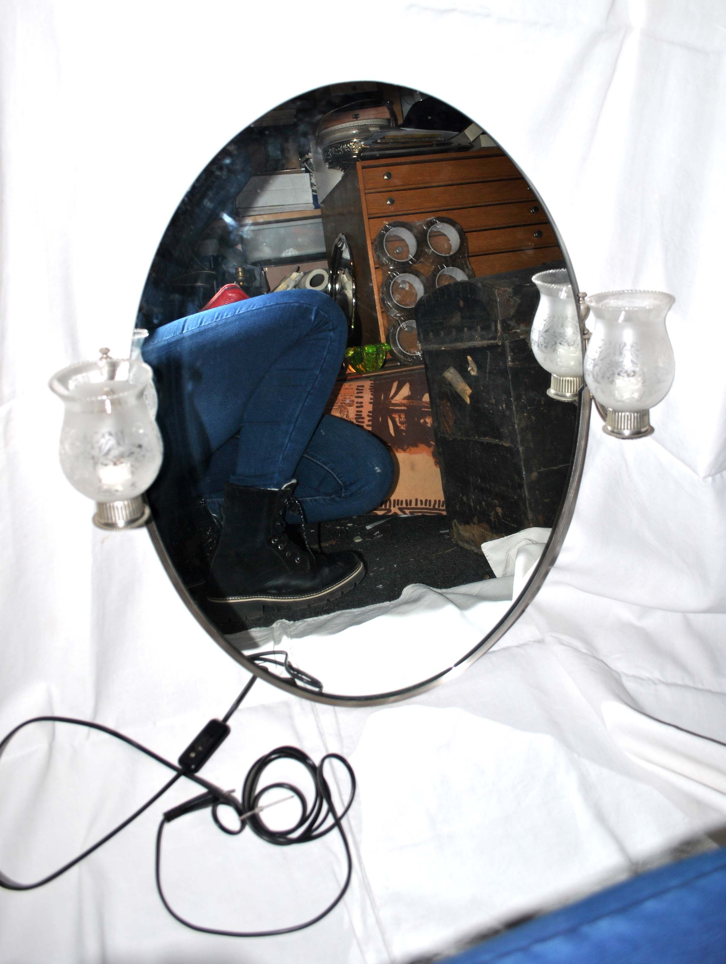 Oval mirror and vintage lamps - Dressing table, bathroom 1970-80