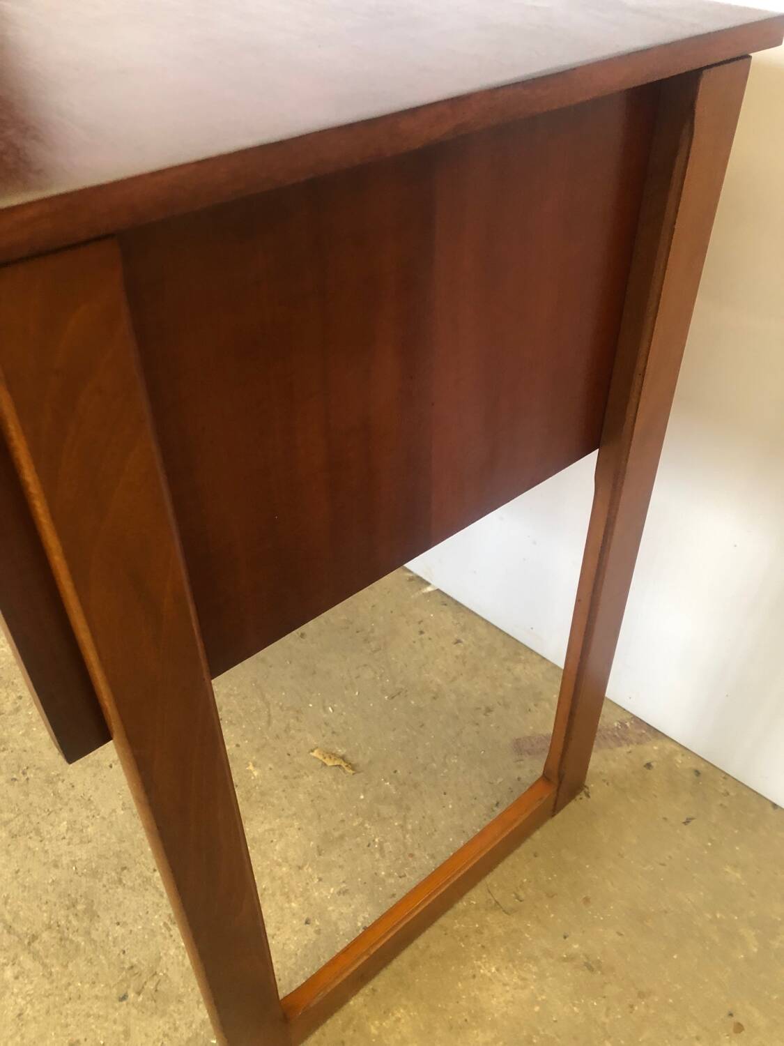 Scandinavian sled base desk