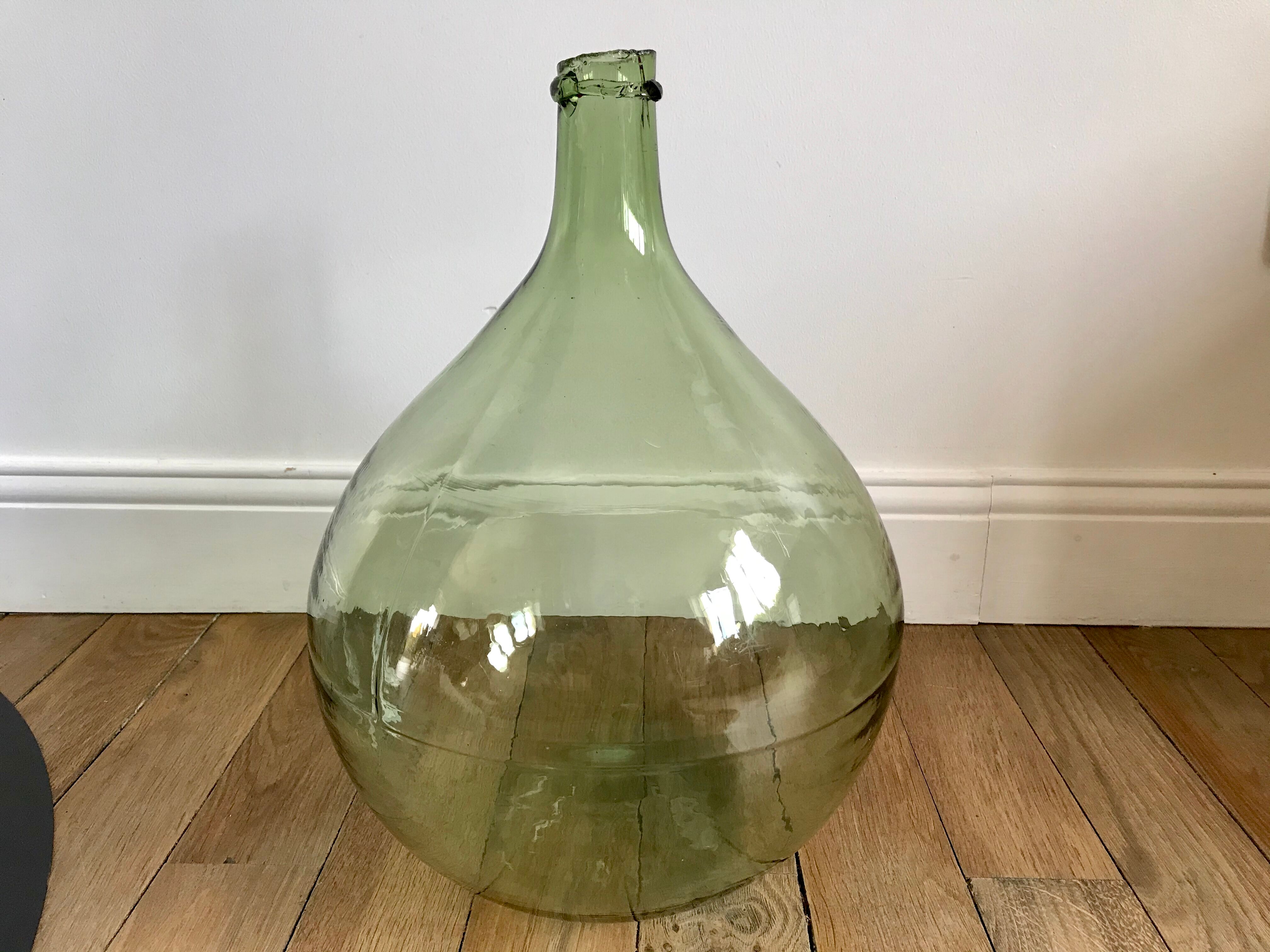 Old lady-jeanne in green glass