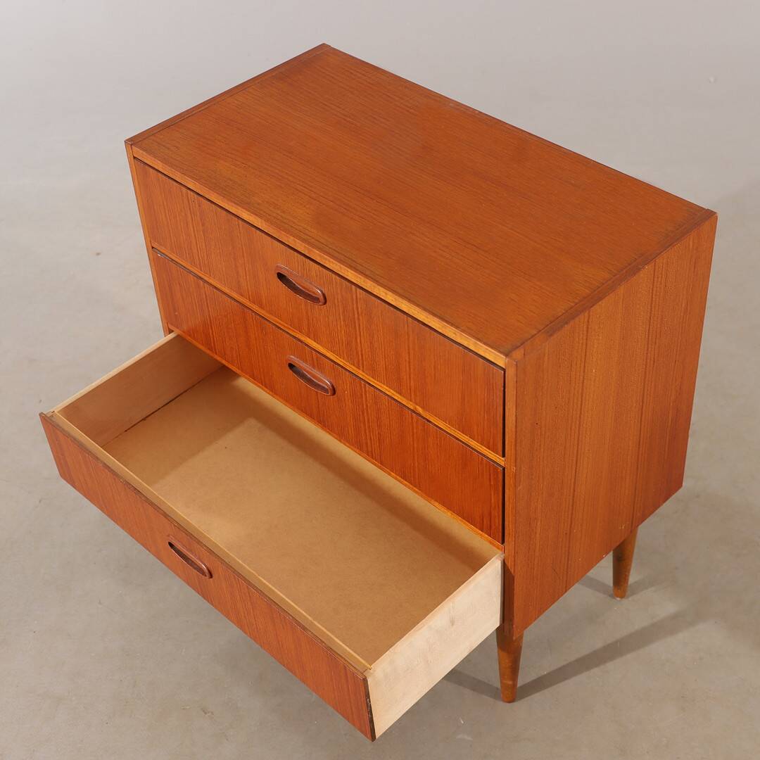 Vintage chest of drawers 3 drawers spindle feet Denmark