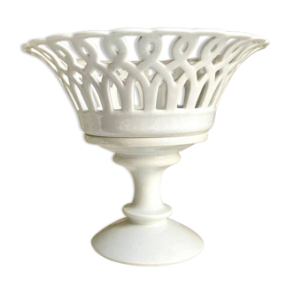 Coupe ajourée en porcelaine blanche