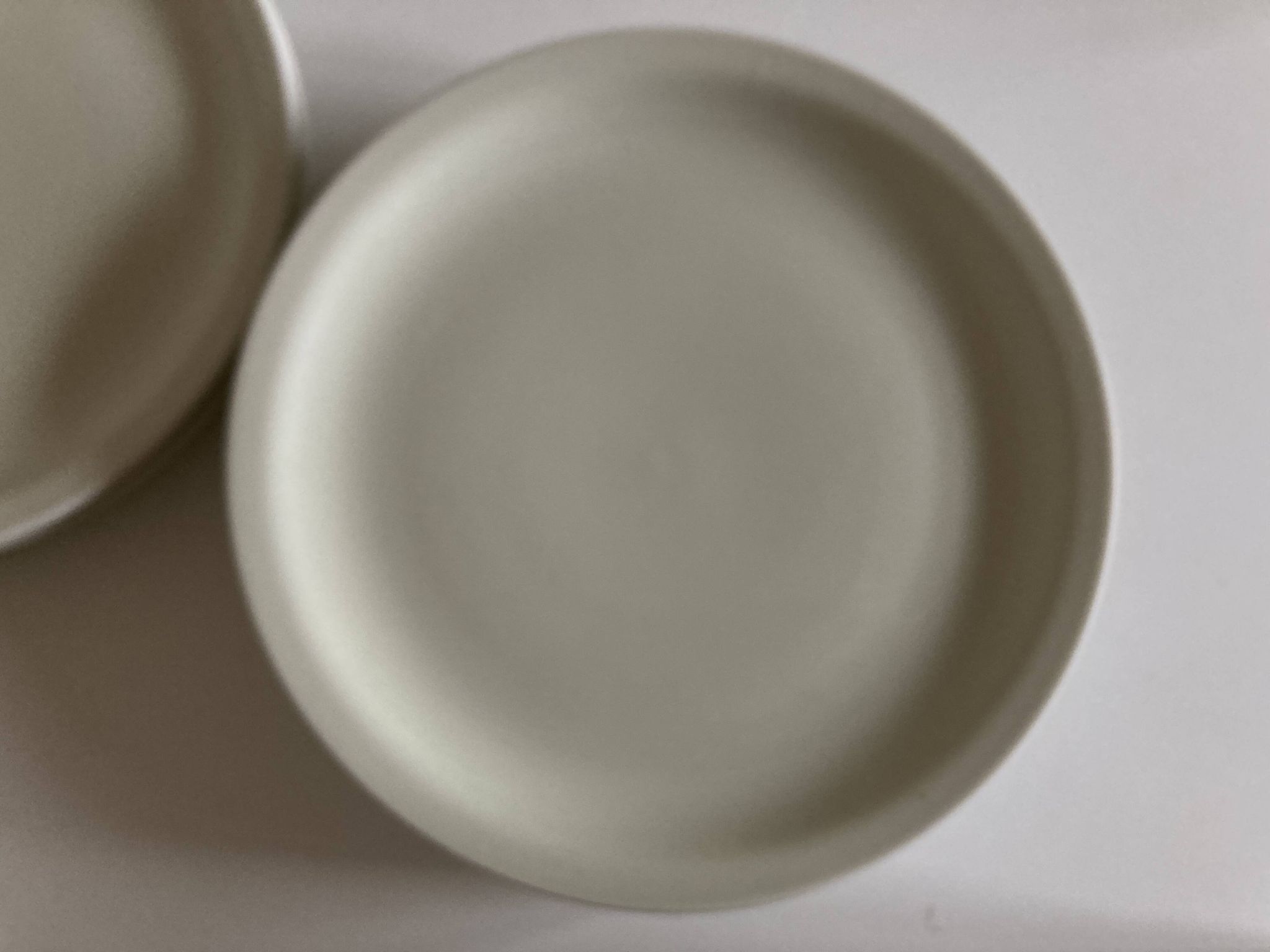 Set of 7 Scandinavian modernist flat plates in ivory earthenware