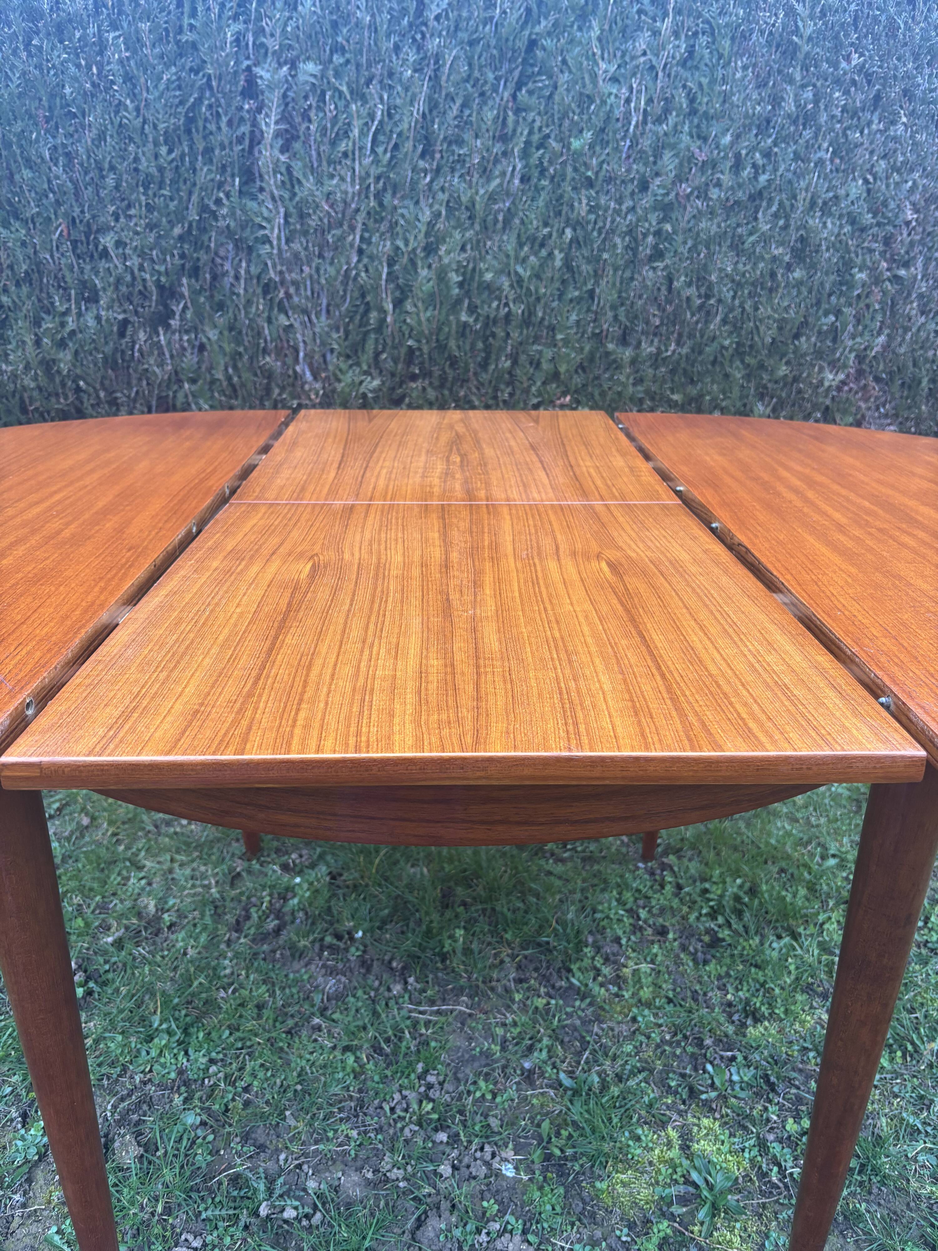 Vintage extendable table