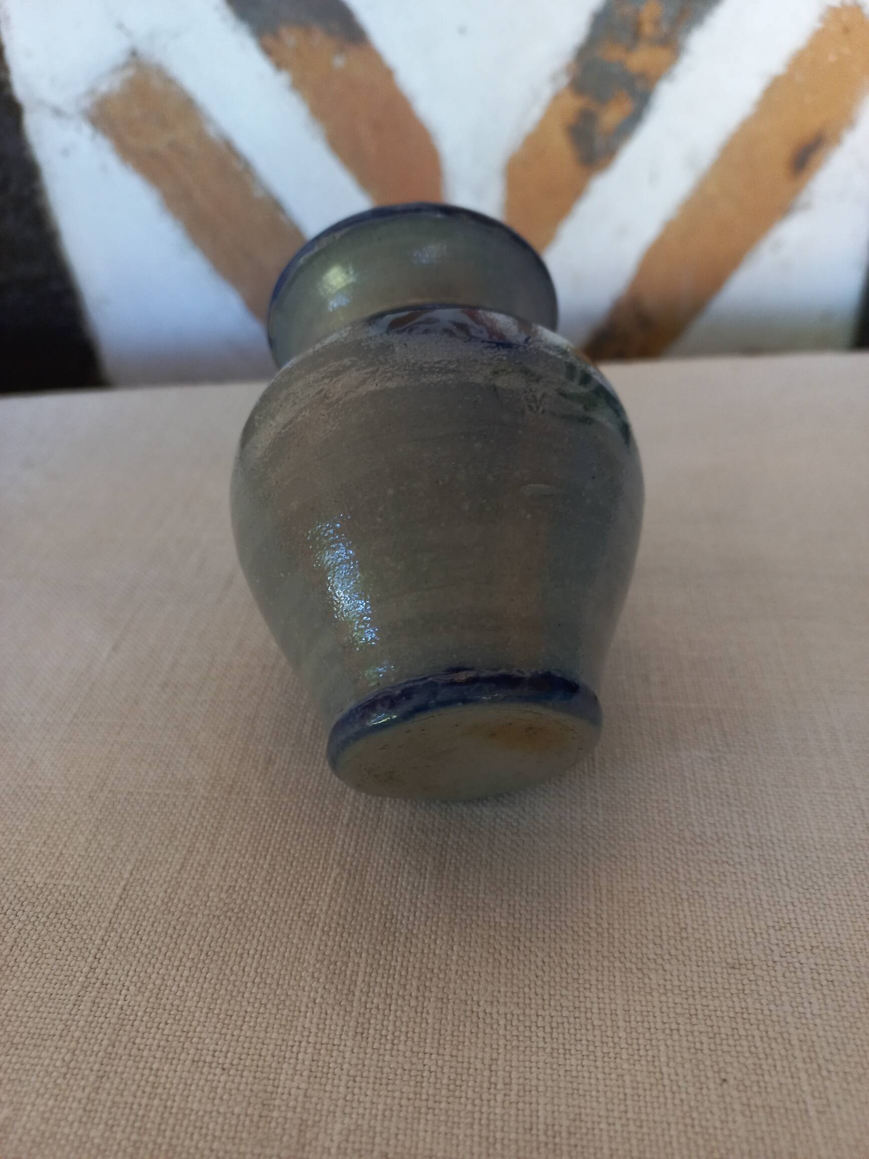 Petit vase terre grise 1970