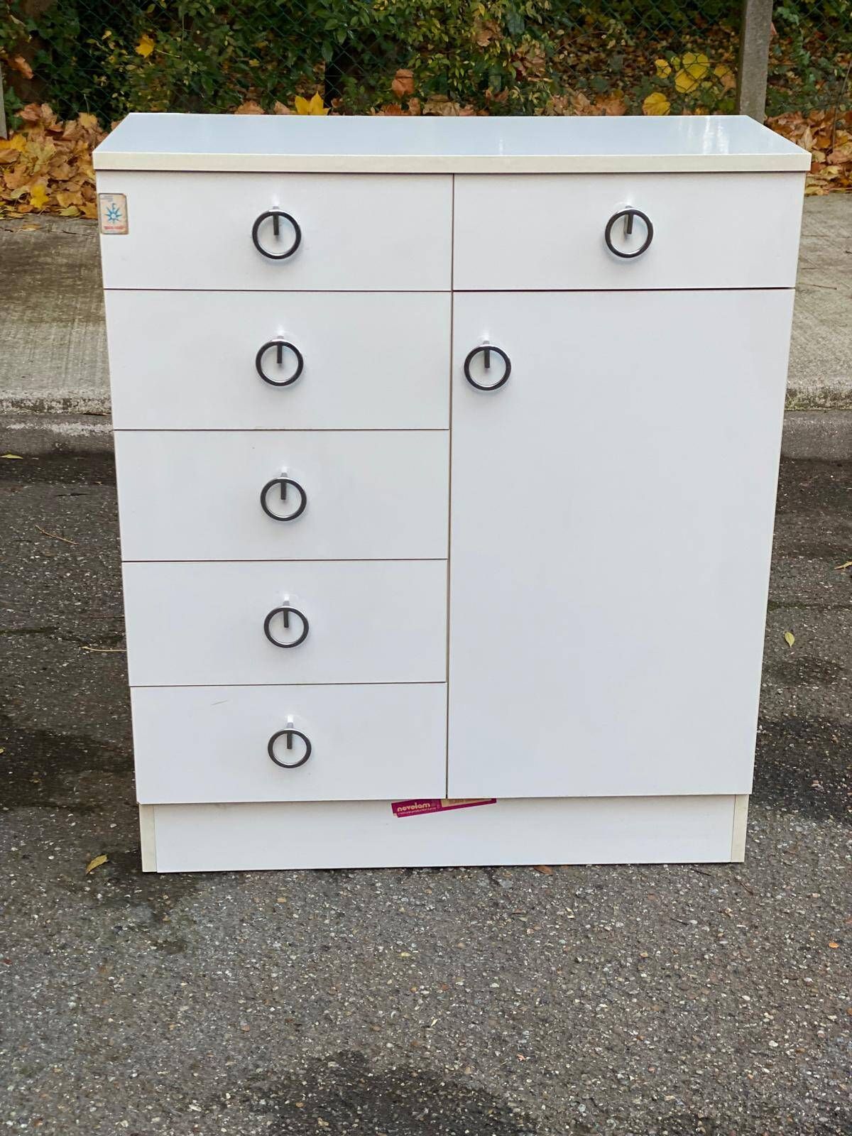 White, glossy lacquered wooden chest of drawers from the 1980s