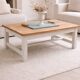 Table basse vintage en bois – esprit campagne chic.