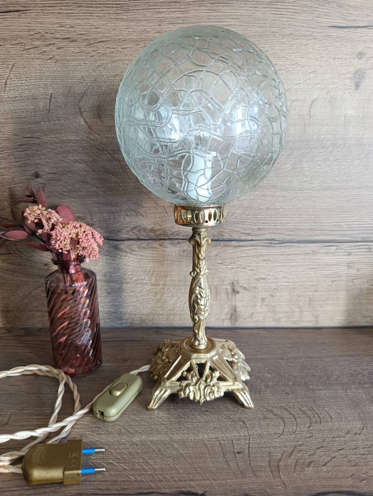 Retro-chic upcycled lamp | bronze and spherical glass
