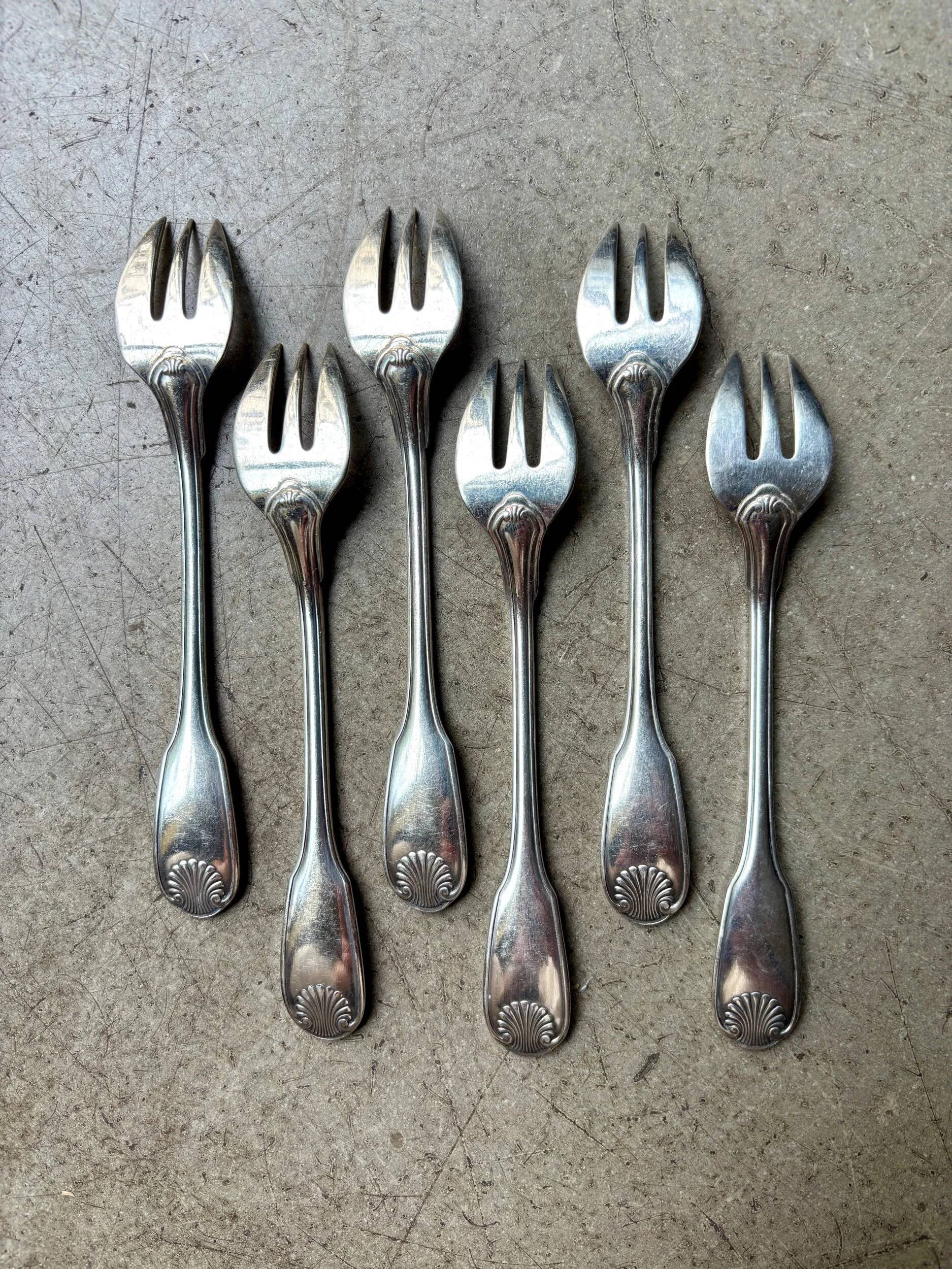 6 Christofle silver-plated oyster forks, shell design.