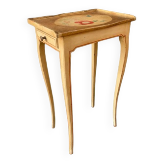 Table d'appoint ancienne en bois, de style louis xv peinte, décor chinois