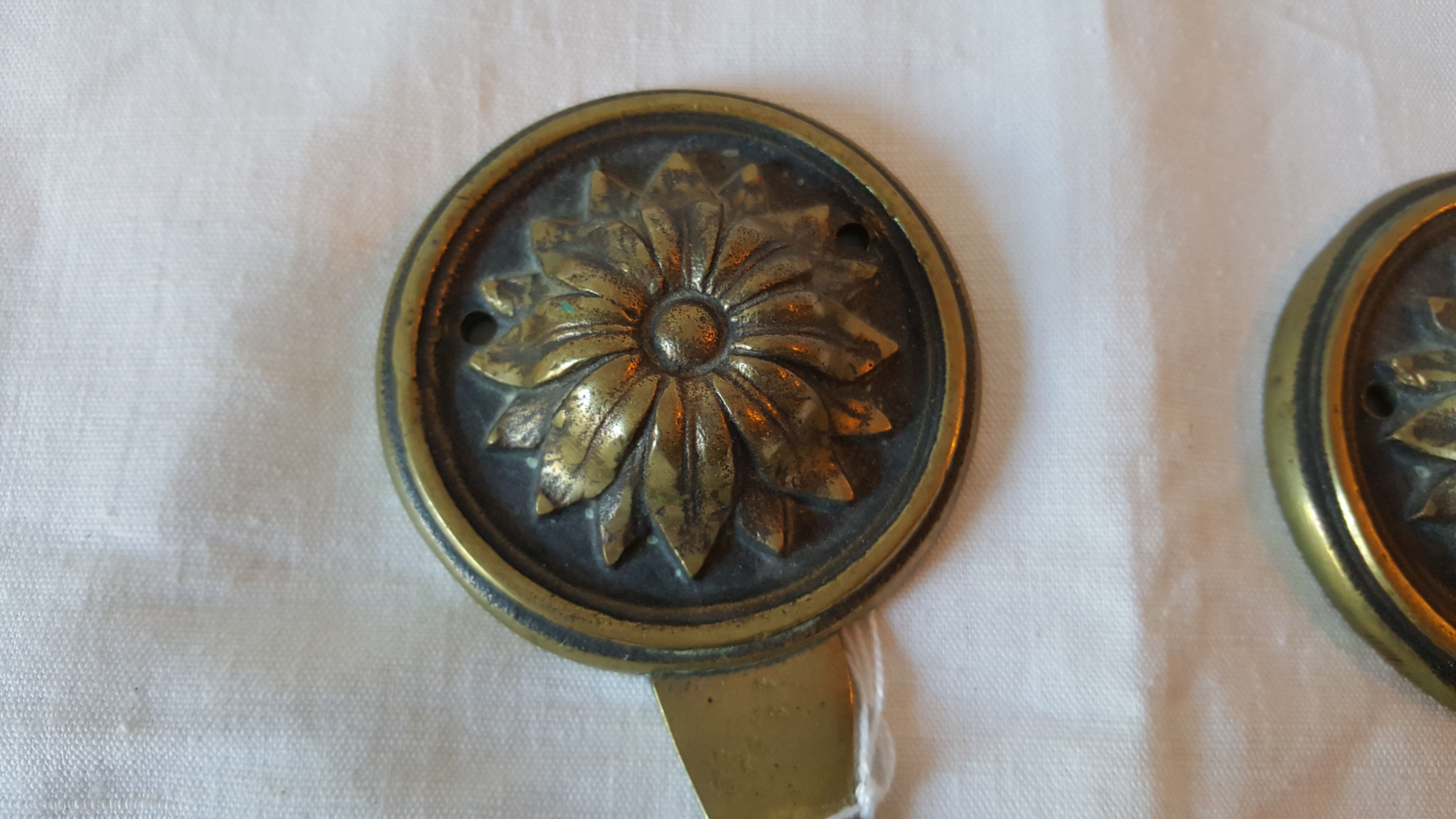 Brass patères