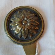 Brass patères