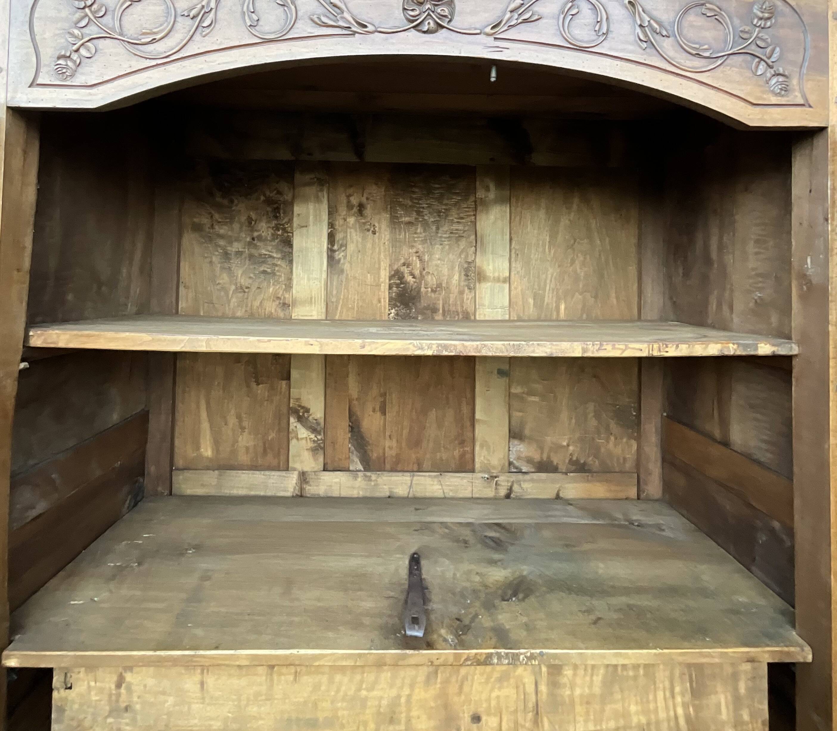 Armoire Louis XV En Noyer Massif, Fin XIXᵉ Siècle