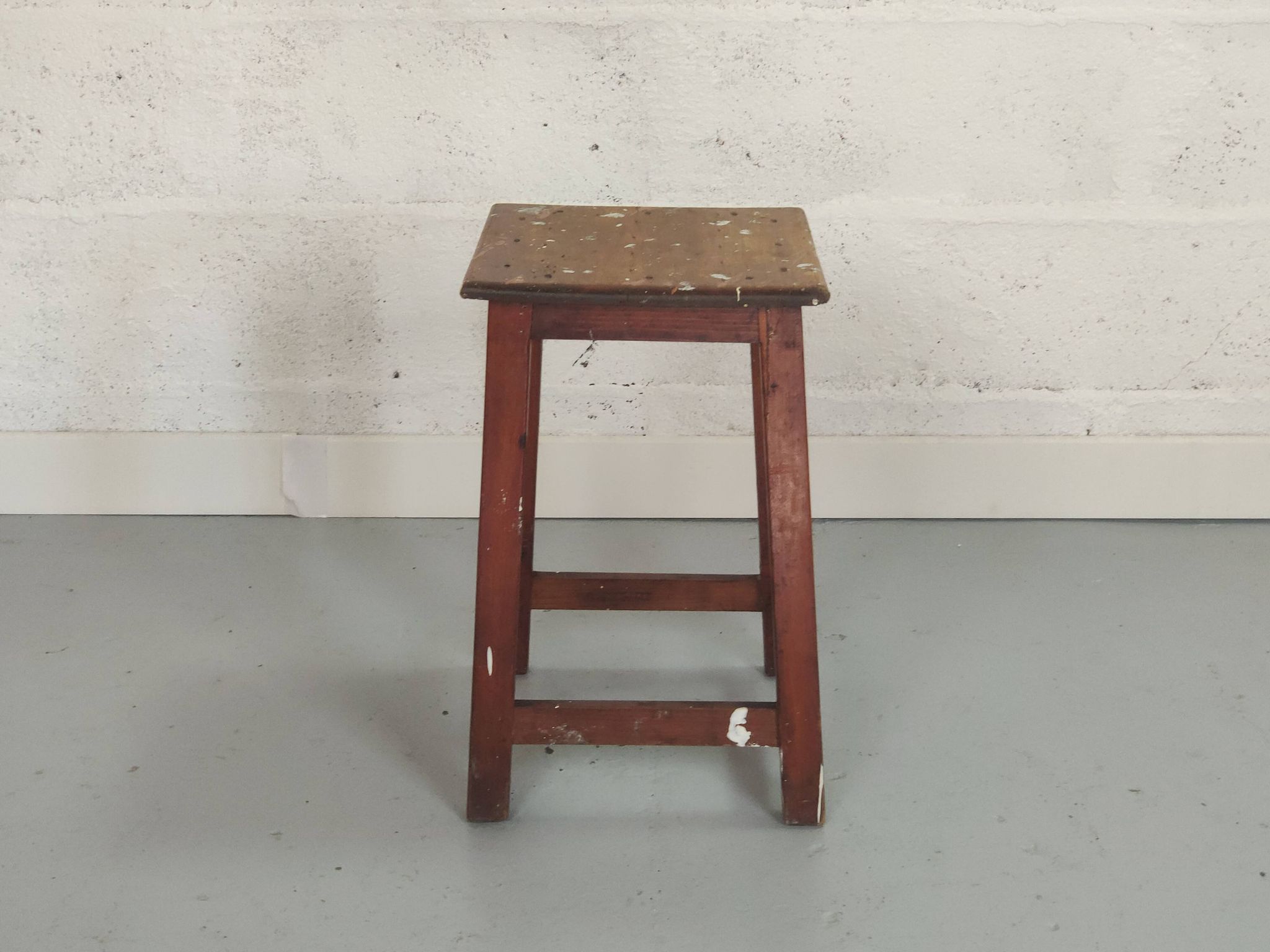 Tabouret vintage de peintre en bois