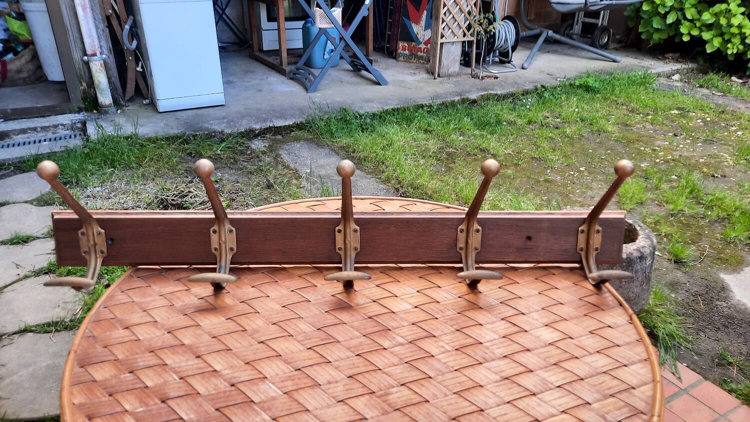 Wall coat rack with 5 hooks