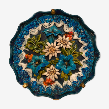 Decorative flower plate in reliefs
