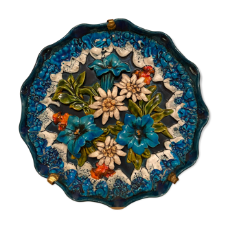 Decorative flower plate in reliefs