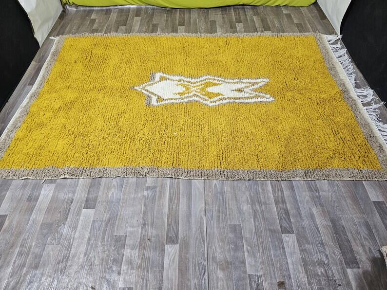 Magnificent handcrafted rug 200cm x 300cm