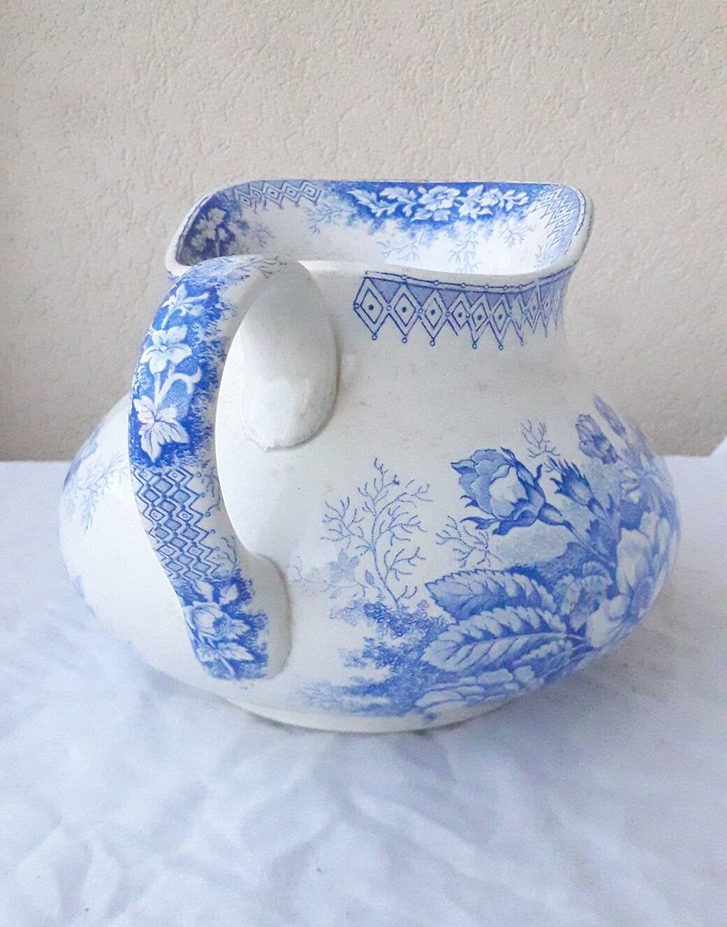 Pitcher jug in Saint Amand earthenware.