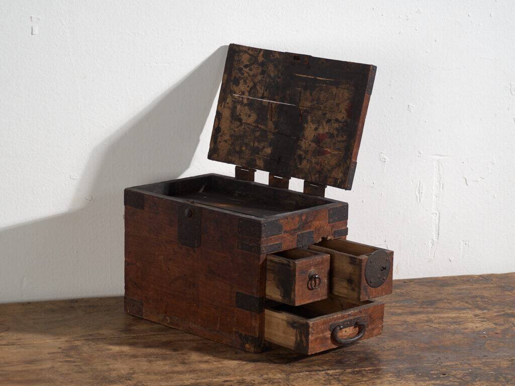 Antique Japanese chest with drawers and ironwork – portable tansu – Meiji–Taishō period (c. 1880–1920)