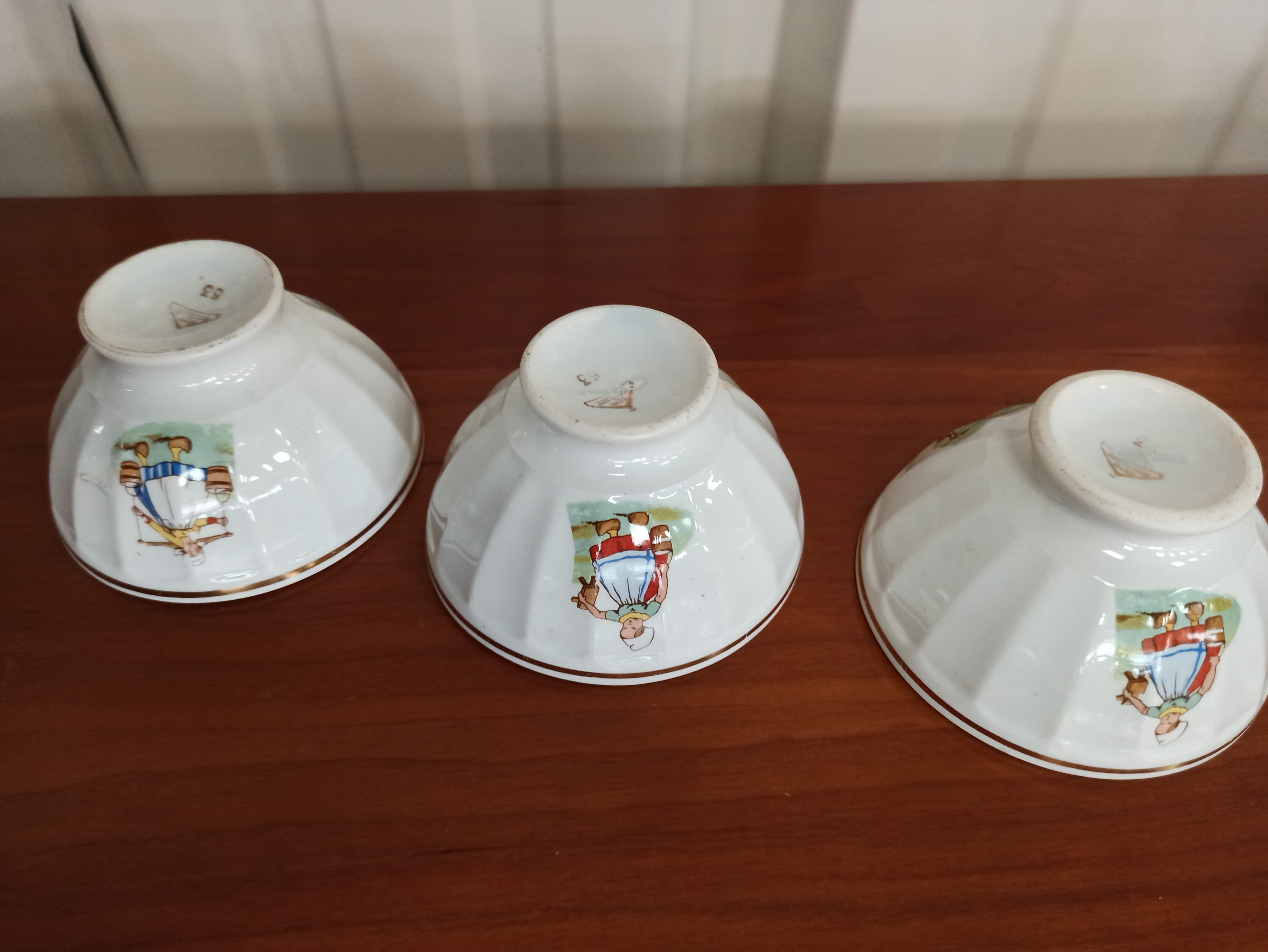 Set 6 bowls cow creamer semi porcelain old
