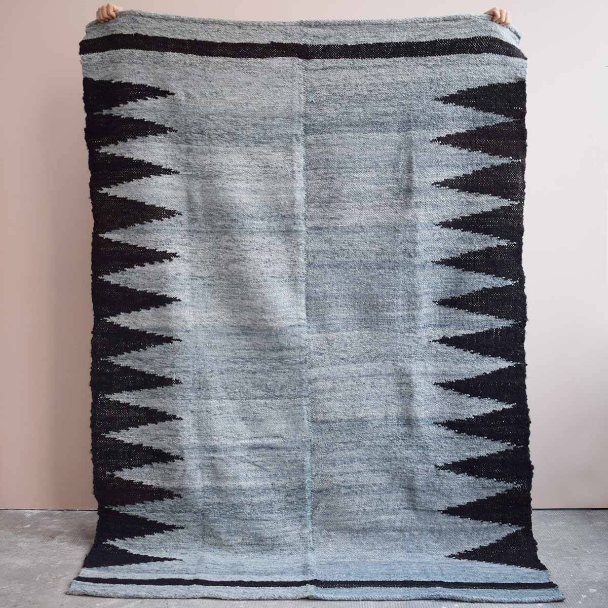 Argentine rug 100% pure wool gray and black