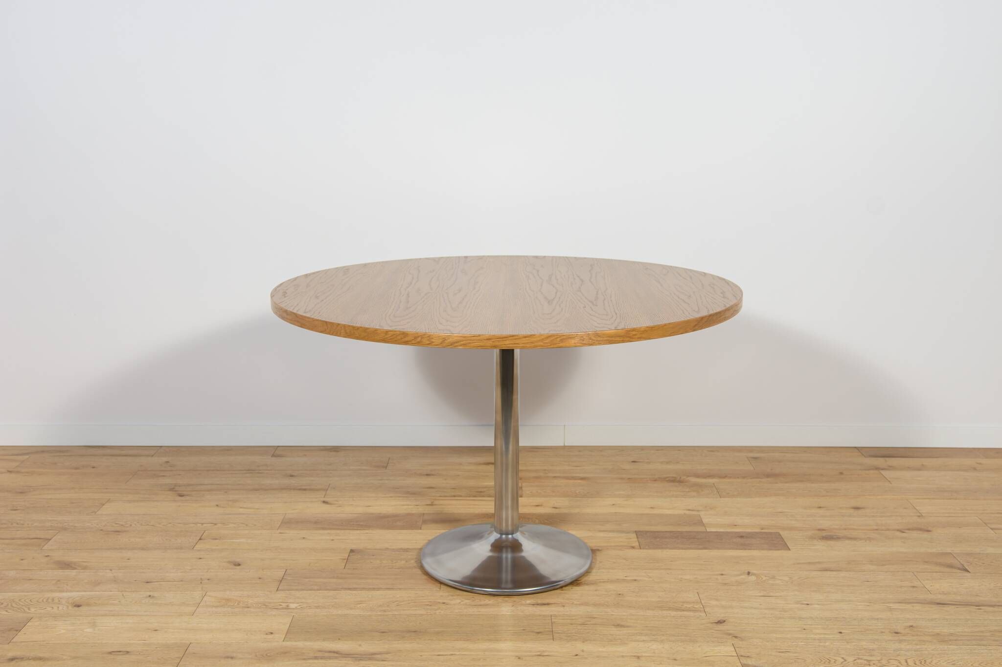 Mid-century modern oak round dining table, Denmark, 1970s