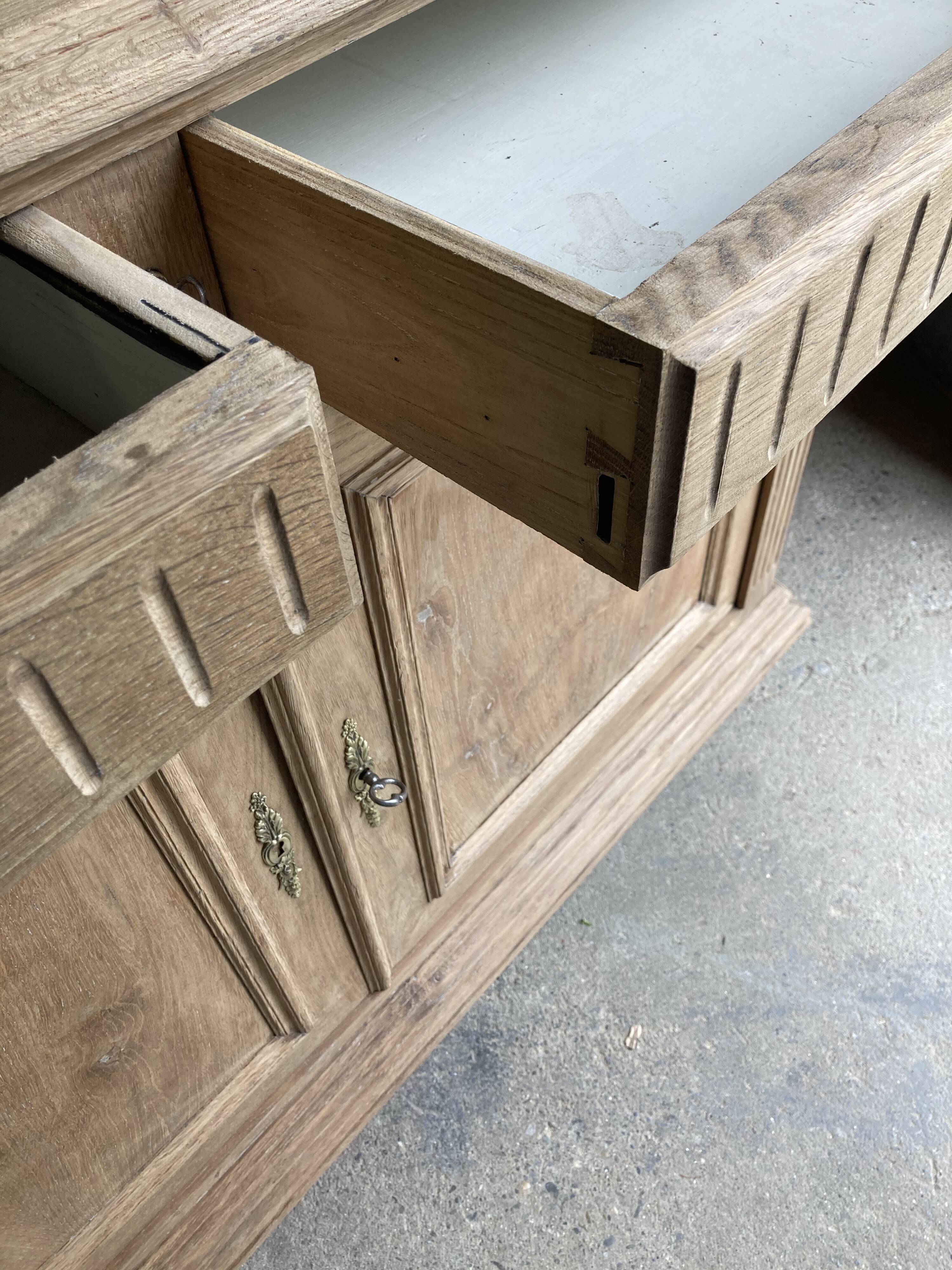 2-door buffet, 2 light oak drawers