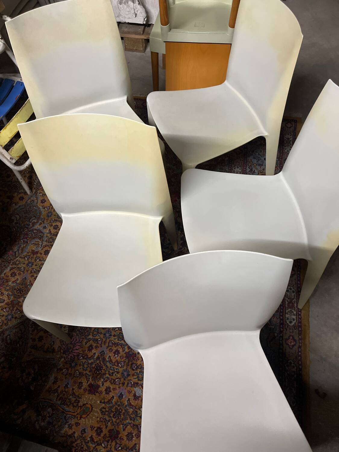 Ensemble de 6 chaises Bellini empilables en polypropylène gris clair, design italien de Mario Bellini