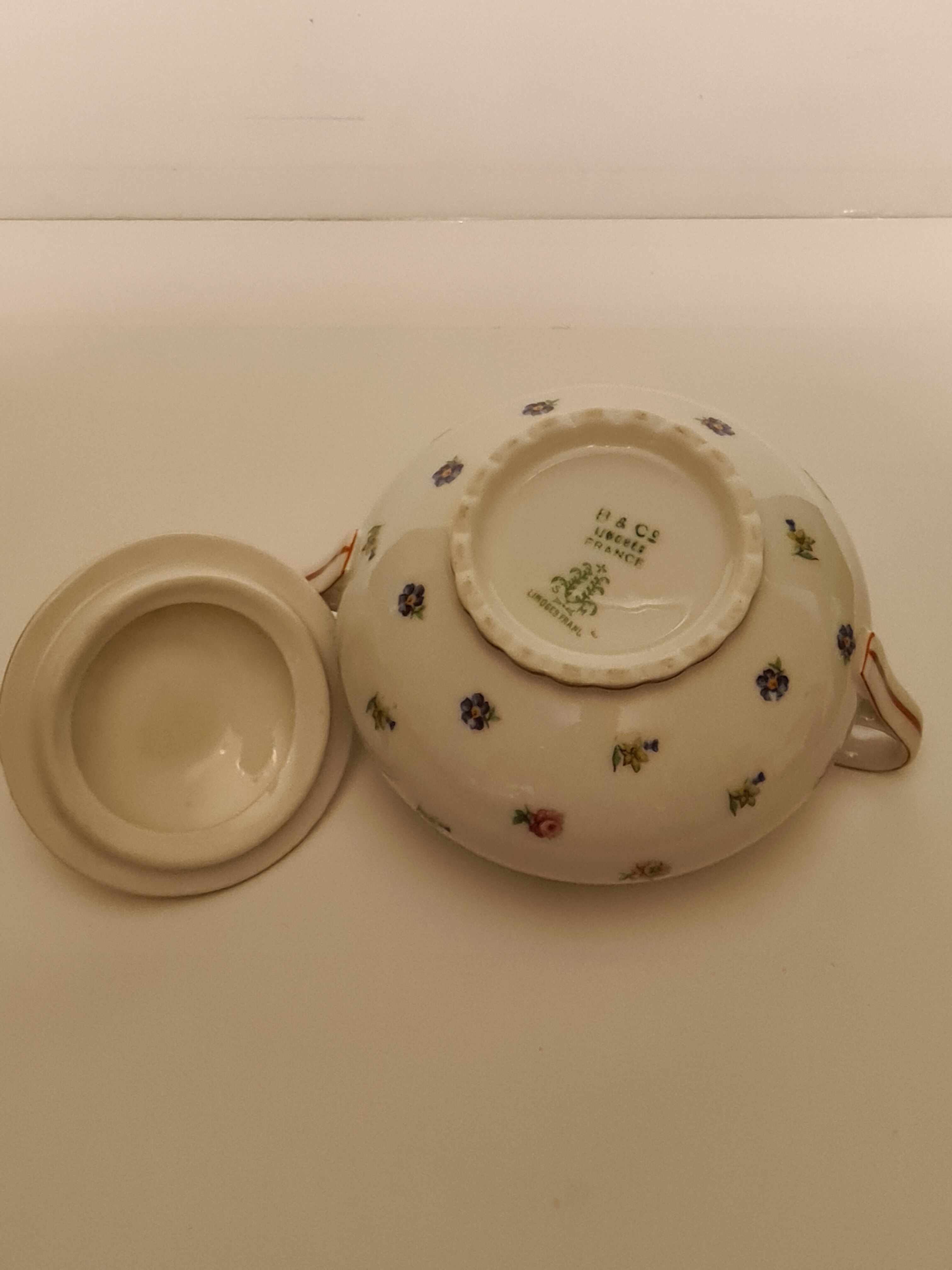 Sucrier porcelaine de Limoges B&C décor floral