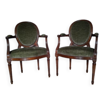 Paire de fauteuils médaillon Louis XVI