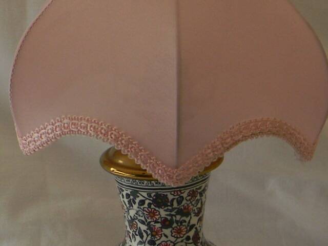 Small earthenware lamp from Gien. Cashmere decoration.
