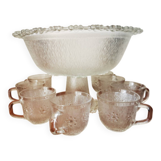 Salad bowl and 8 cups