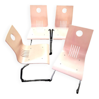 4 pink chairs