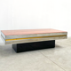 Table basse en marbre rouge