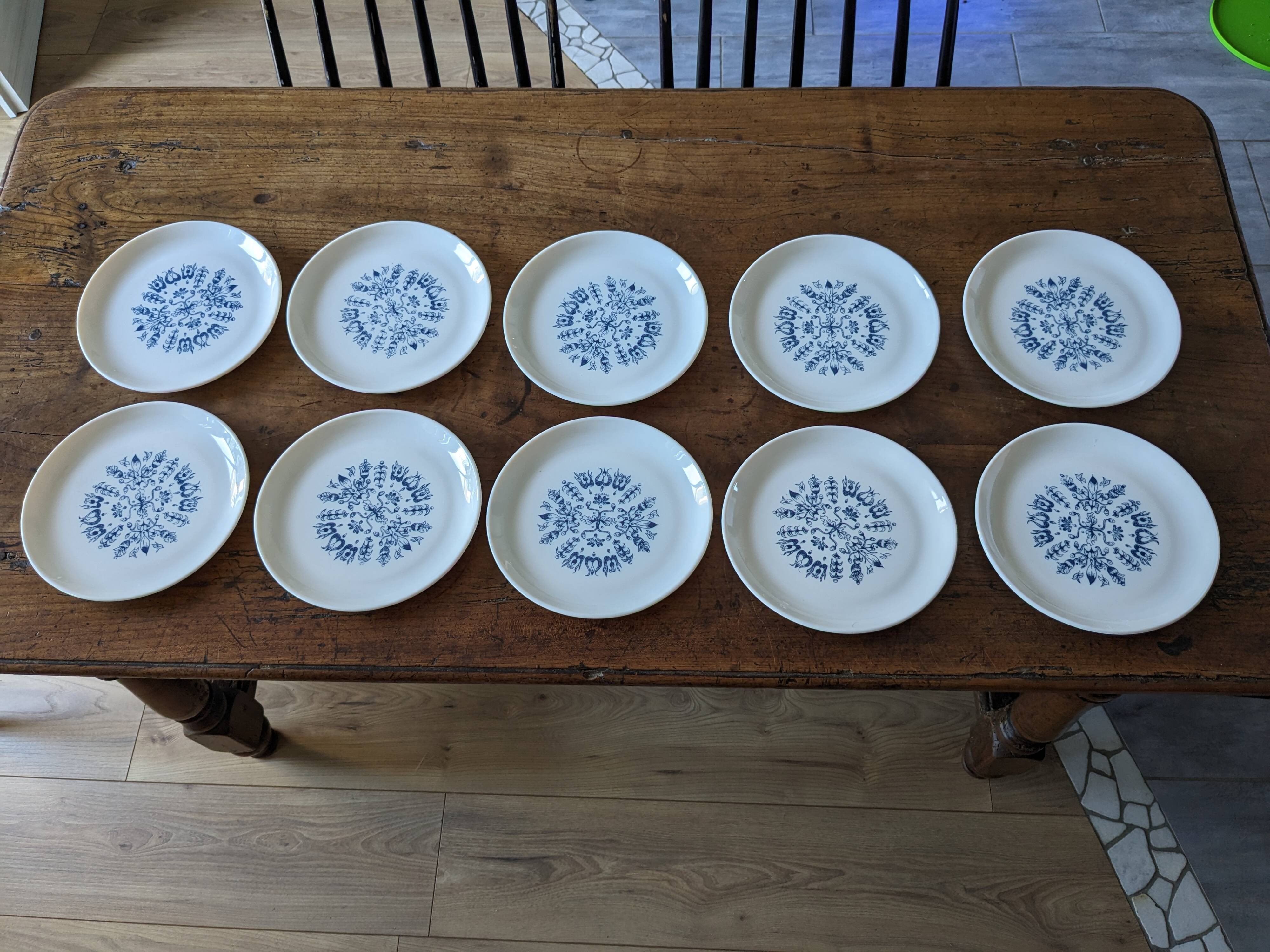 Service de 10 assiettes à dessert vintages par Sovirel