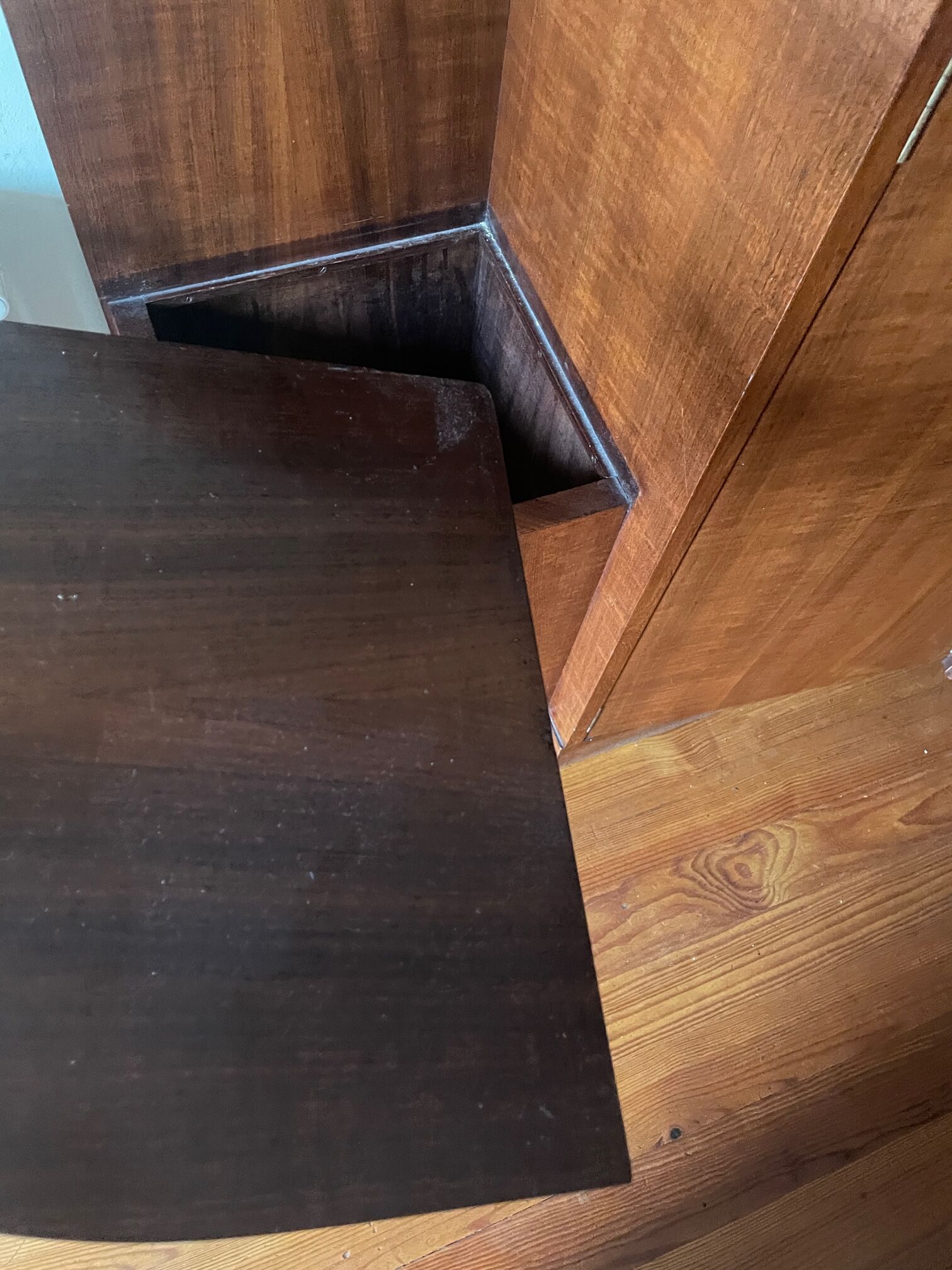 Chest of drawers - 6 drawers, shelves, linen compartment