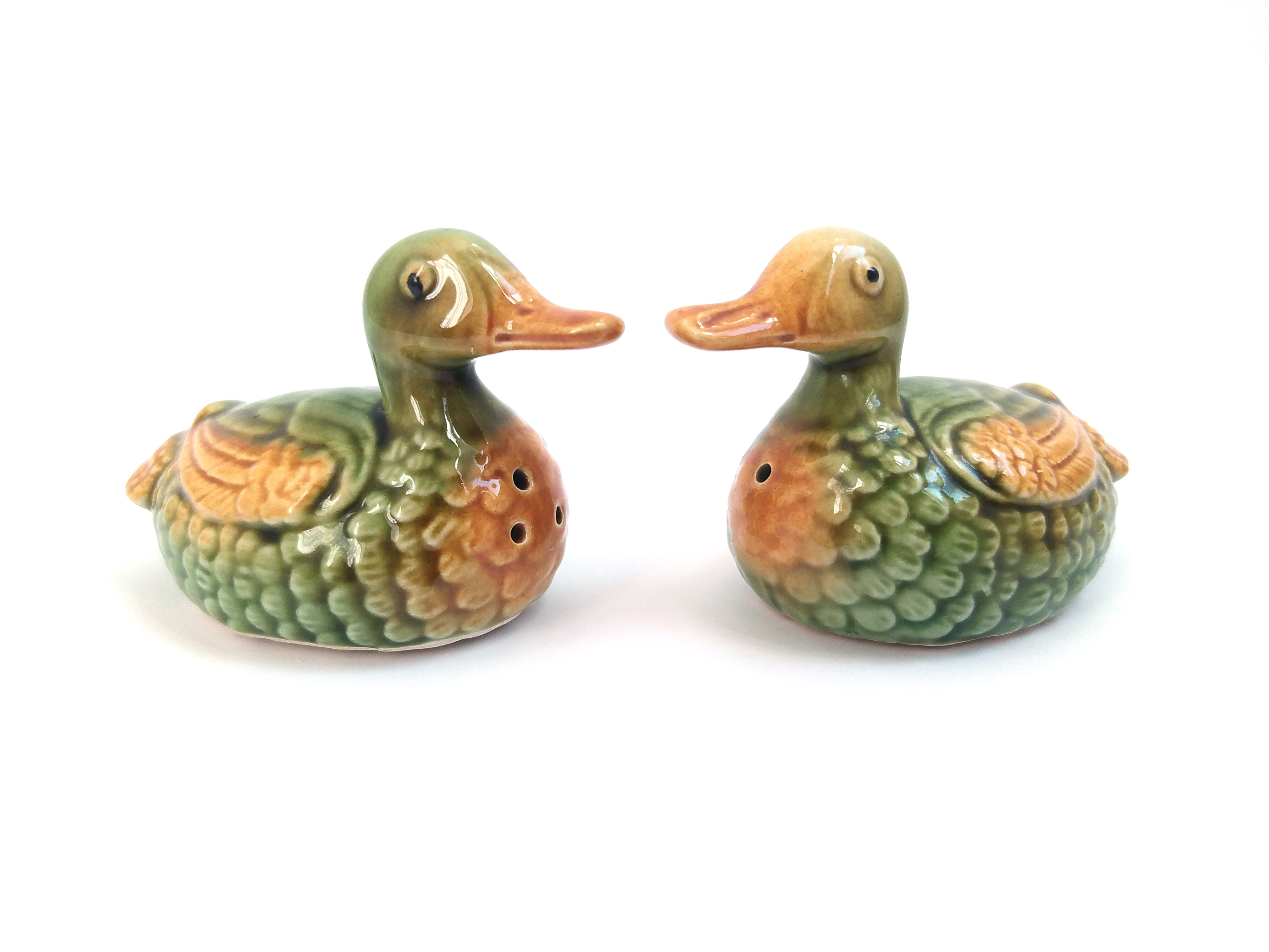 Vintage kitsh duck salt shaker and pepper shaker