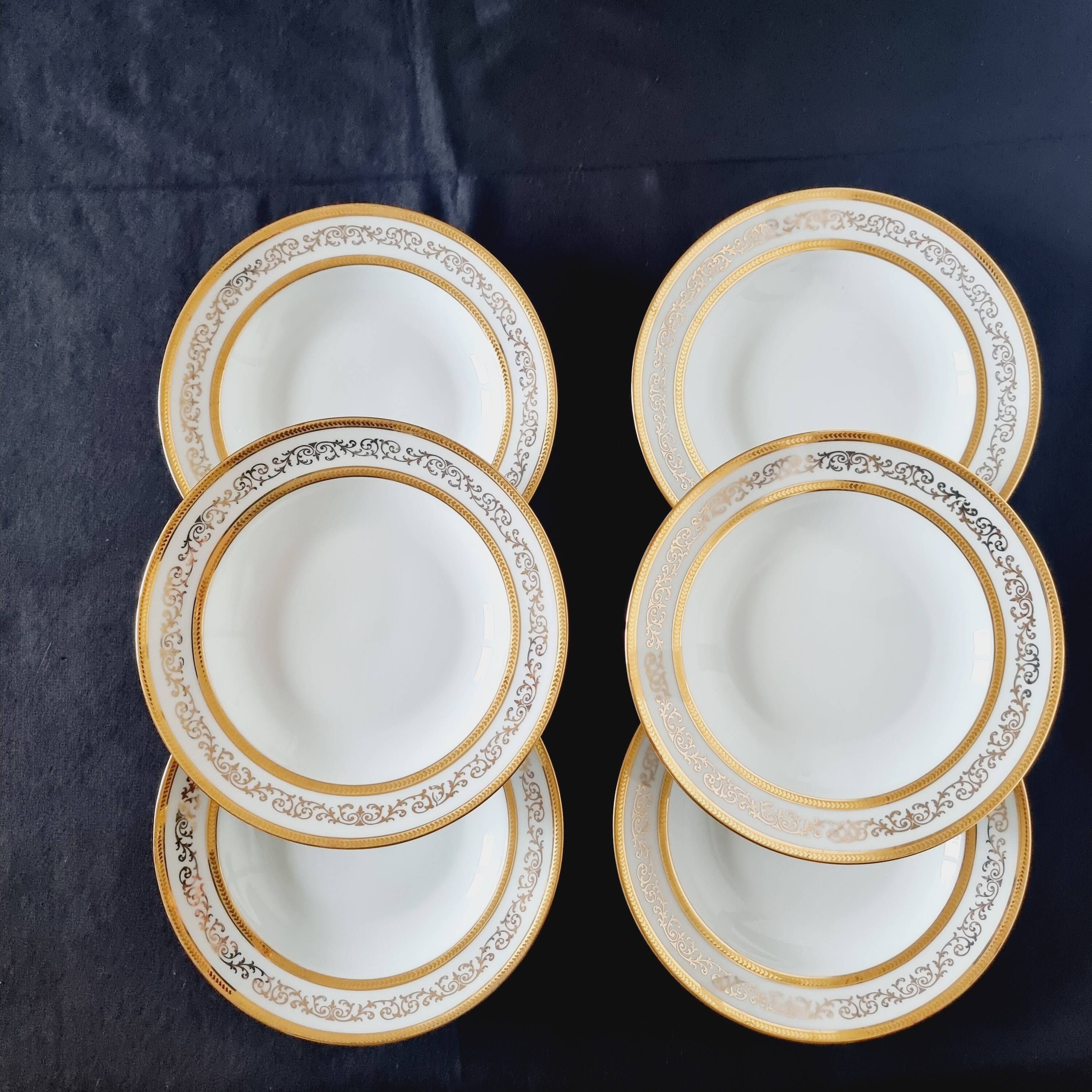 Set of 6 fine Limoges porcelain dinner plates, decorated with gold