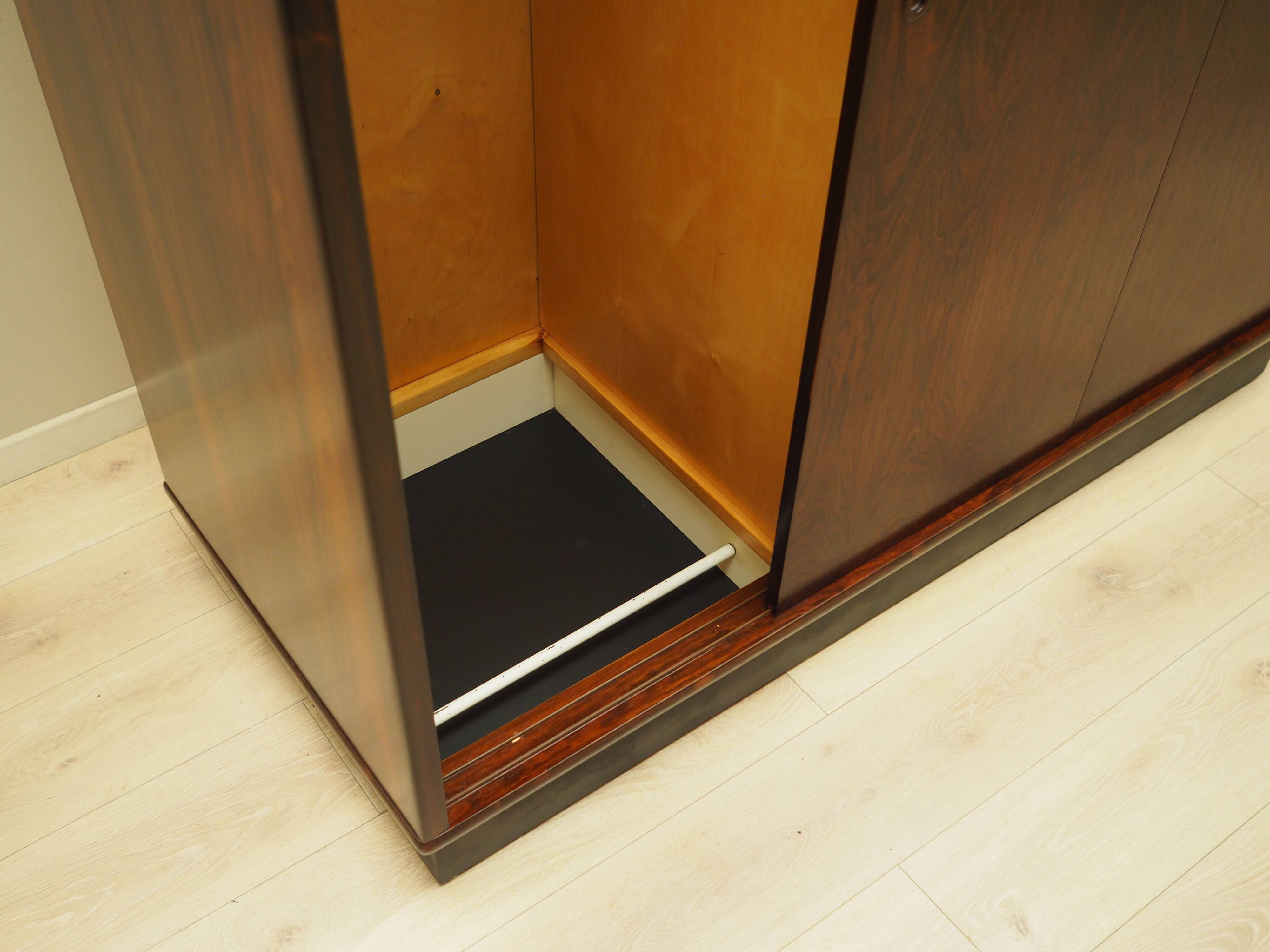 Armoire en palissandre, design danois, années 1970, production : Danemark
