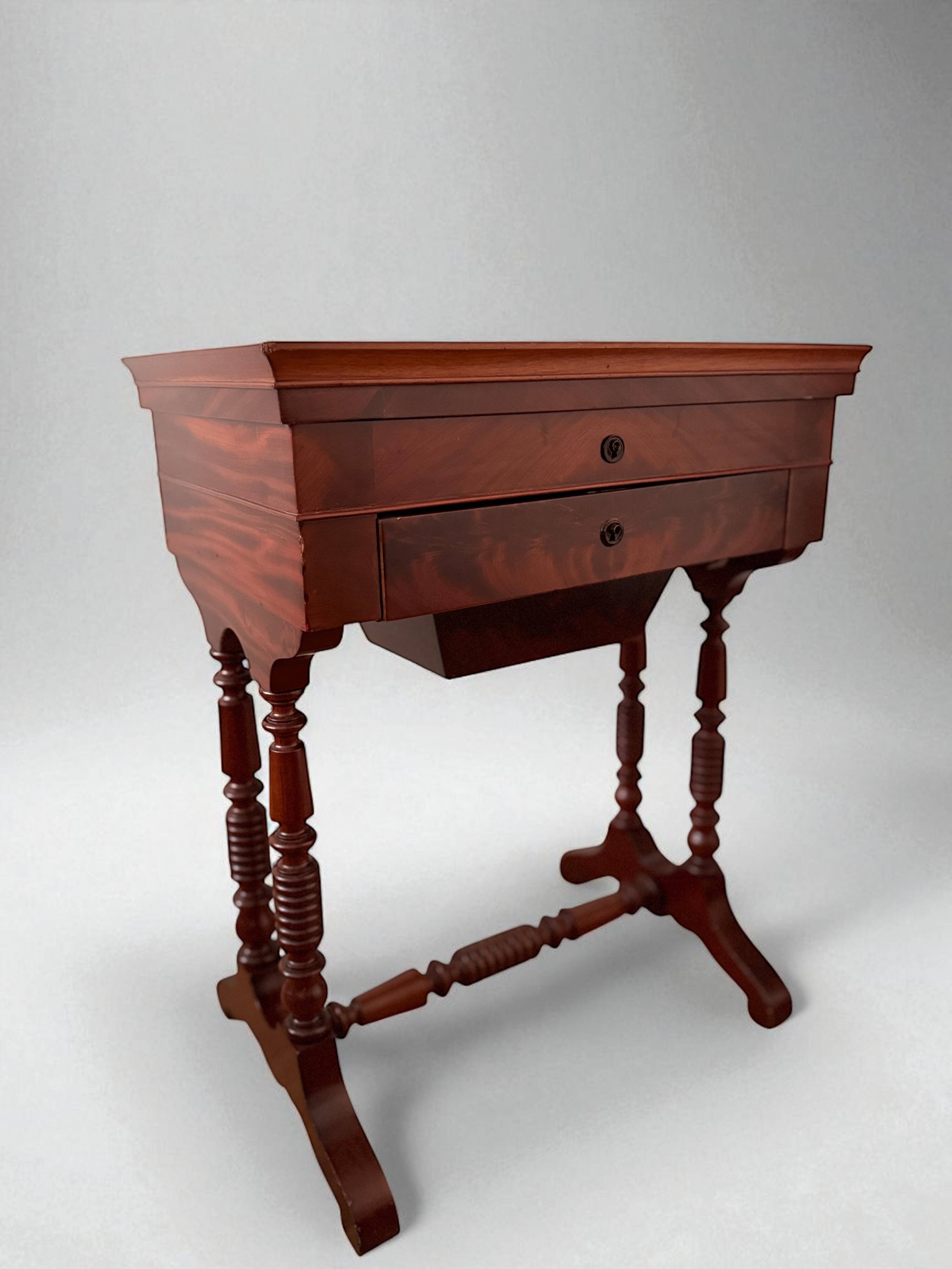 Louis-Philippe 19th century mahogany dressing table/work table with mirror and drawer